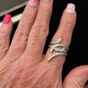 Ladies size 9.5 silver tone diamond designer ring